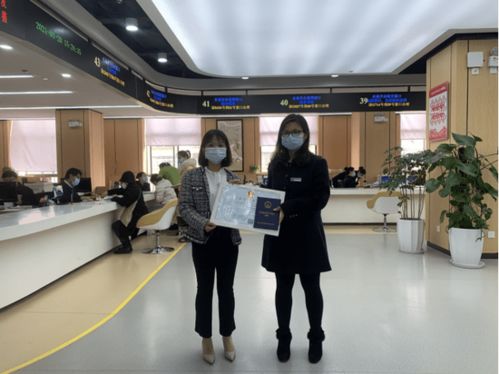 昆明五華區率先發出全市首張“直營連鎖經營企業評審承諾制”食品經營許可證，助推網絡文化經營新格局